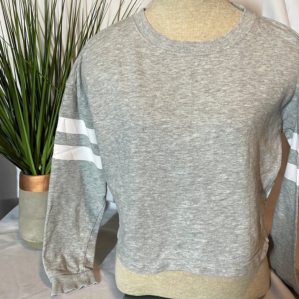 H&M crop gray sweater white stripe